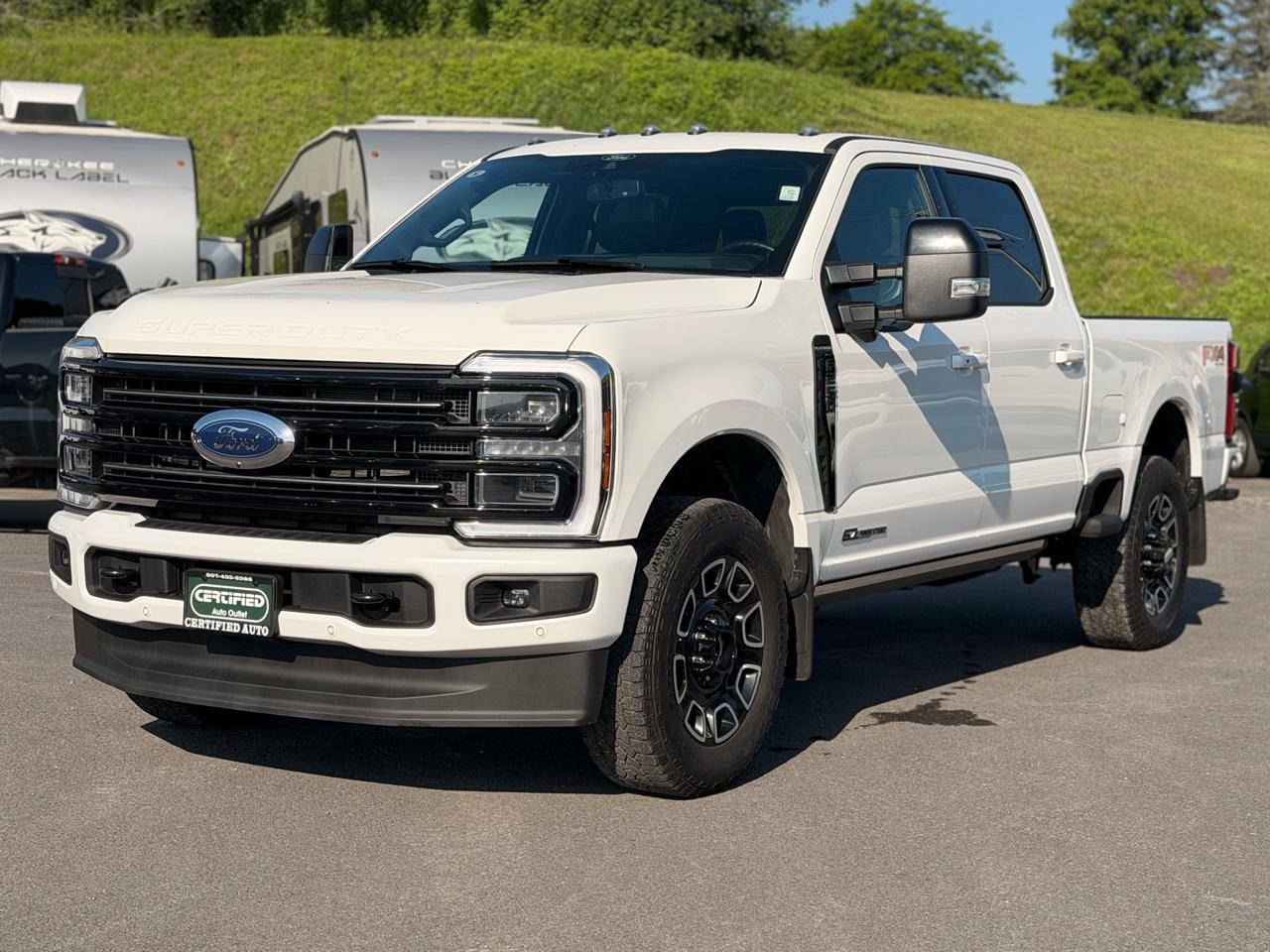 Ford F-250 SD Platinum Crew Cab 4WD 2025