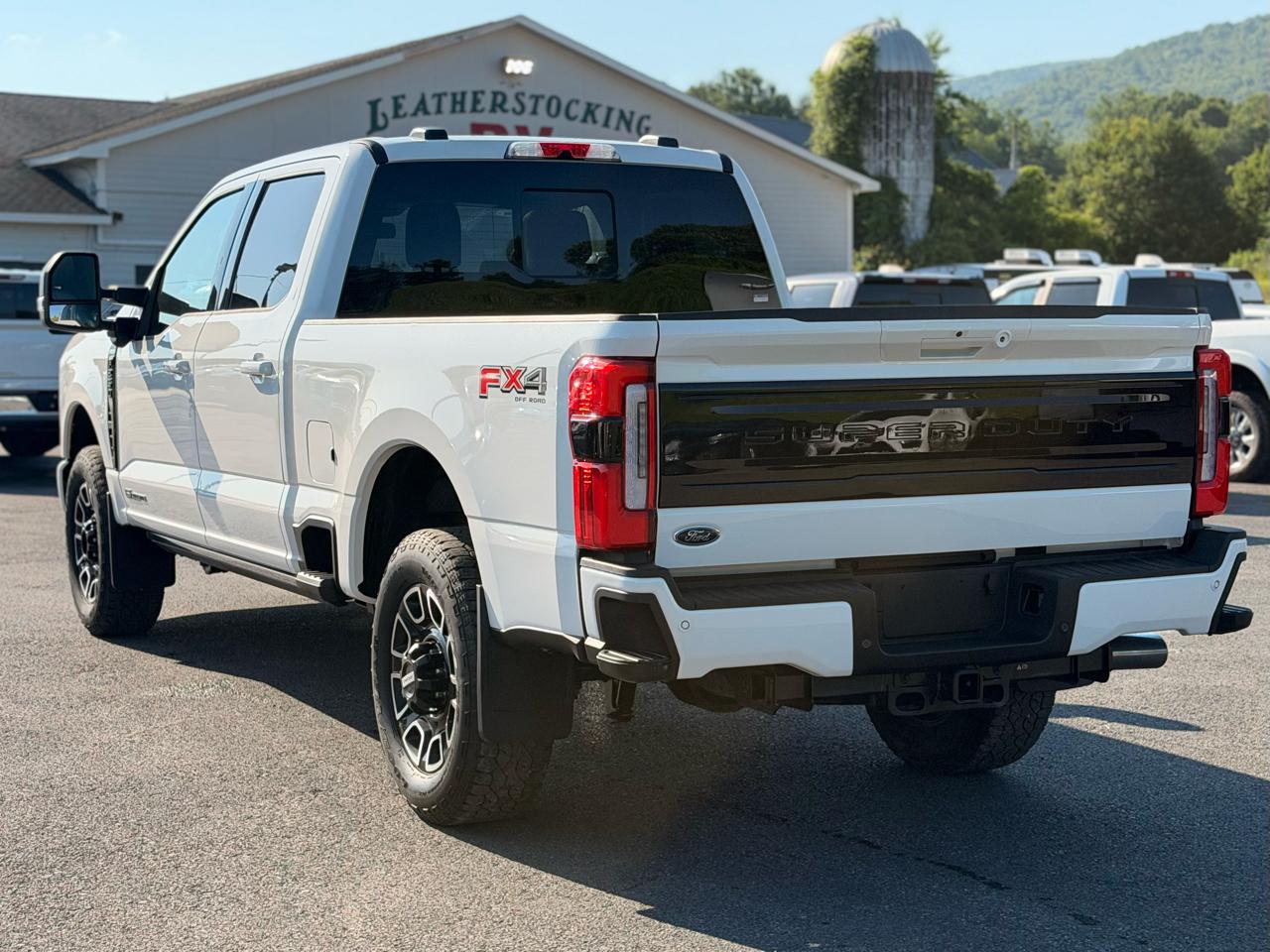 Ford F-250 SD Platinum Crew Cab 4WD 2025