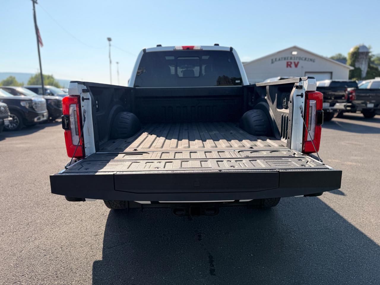 Ford F-250 SD Platinum Crew Cab 4WD 2025