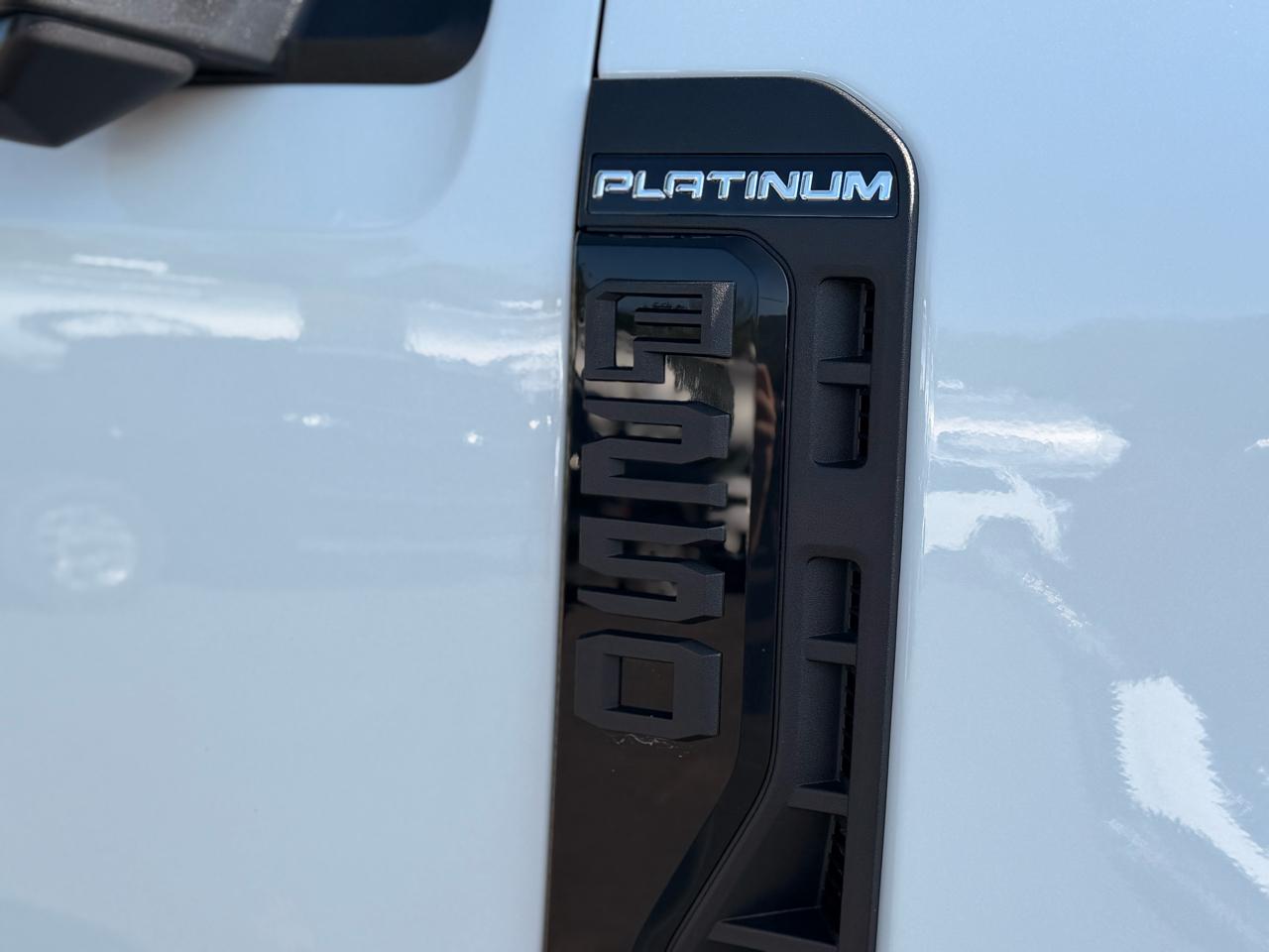 Ford F-250 SD Platinum Crew Cab 4WD 2025