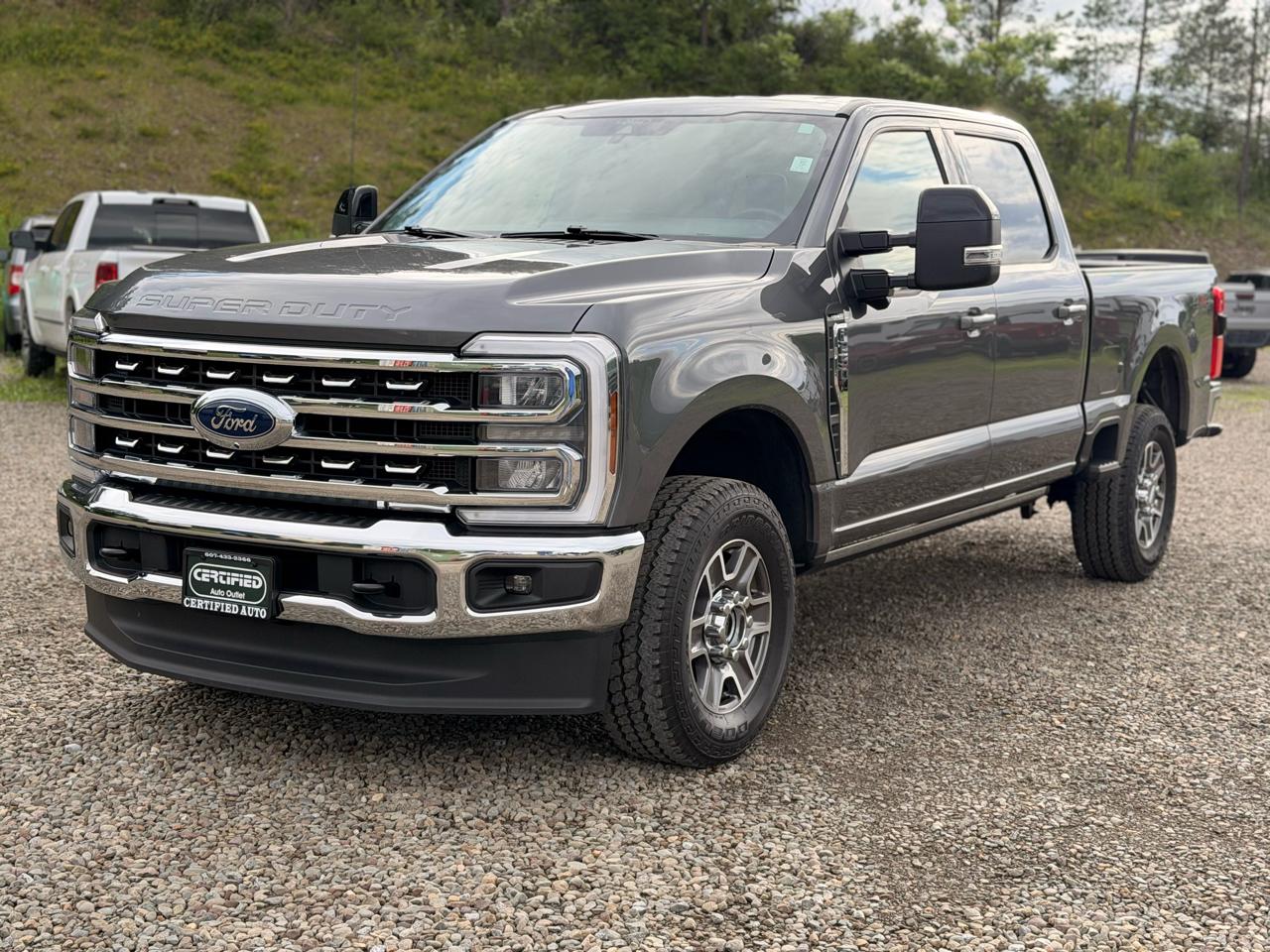 Ford F-250 SD Lariat Crew Cab 4WD 2025