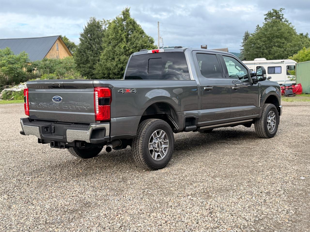 Ford F-250 SD Lariat Crew Cab 4WD 2025