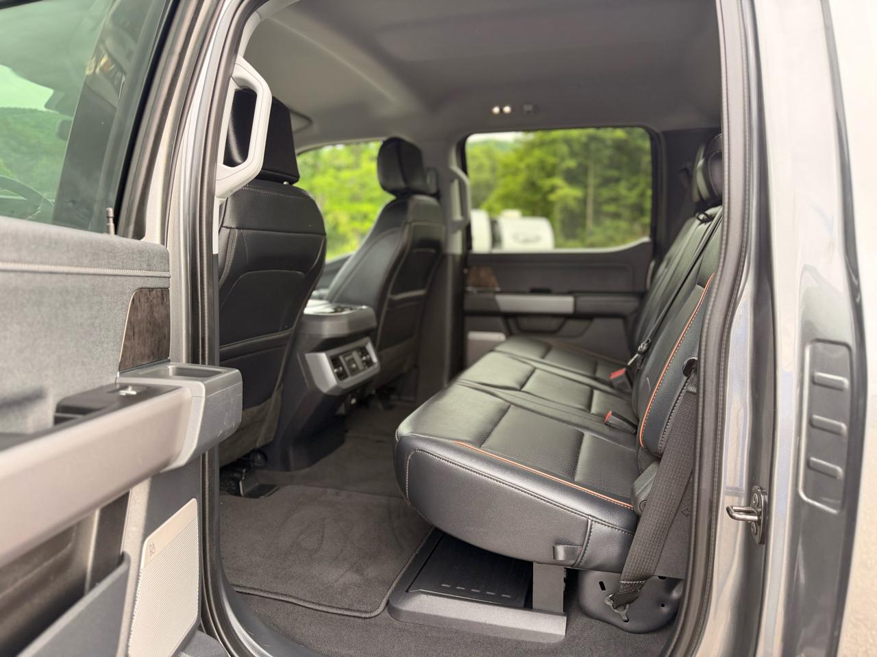 Ford F-250 SD Lariat Crew Cab 4WD 2025