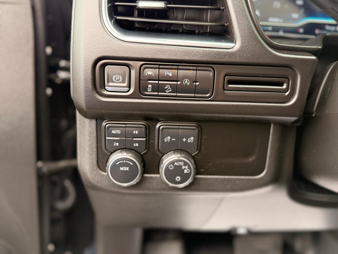 Chevrolet Tahoe Premier 4WD 2024