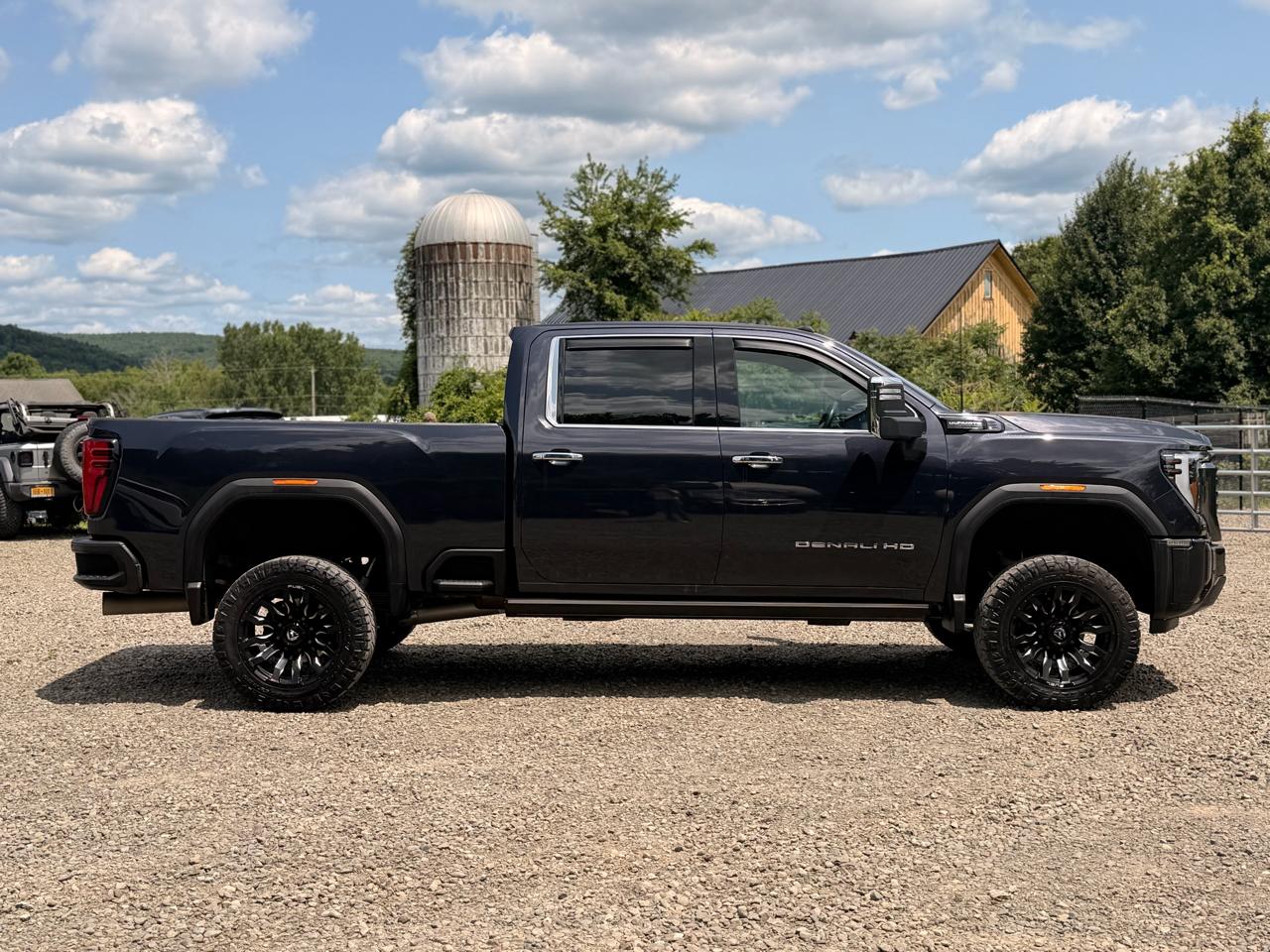 GMC Sierra 2500HD Denali Ultimate Crew Cab 4WD 2024