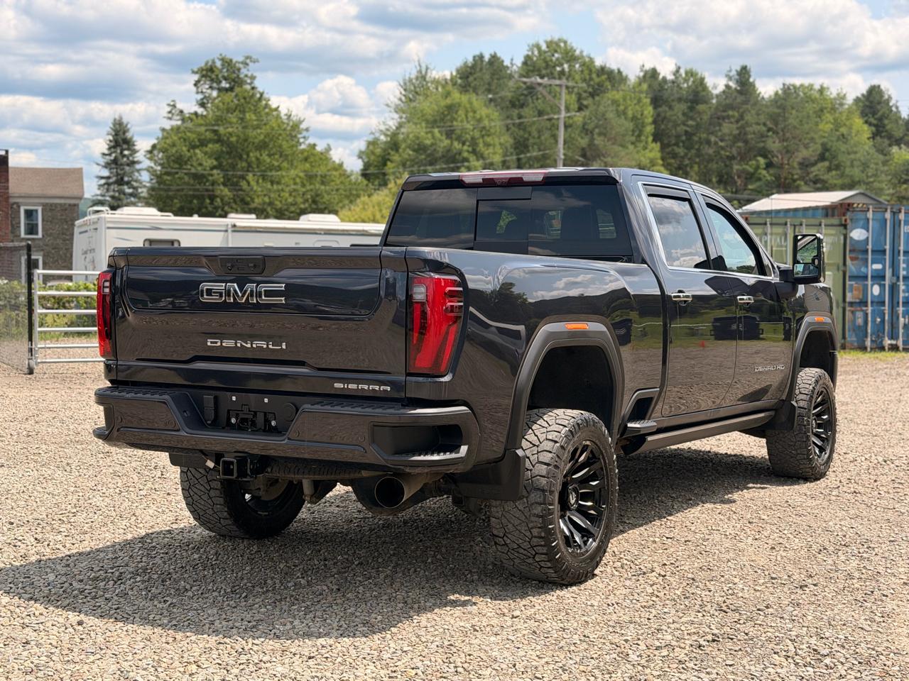 GMC Sierra 2500HD Denali Ultimate Crew Cab 4WD 2024