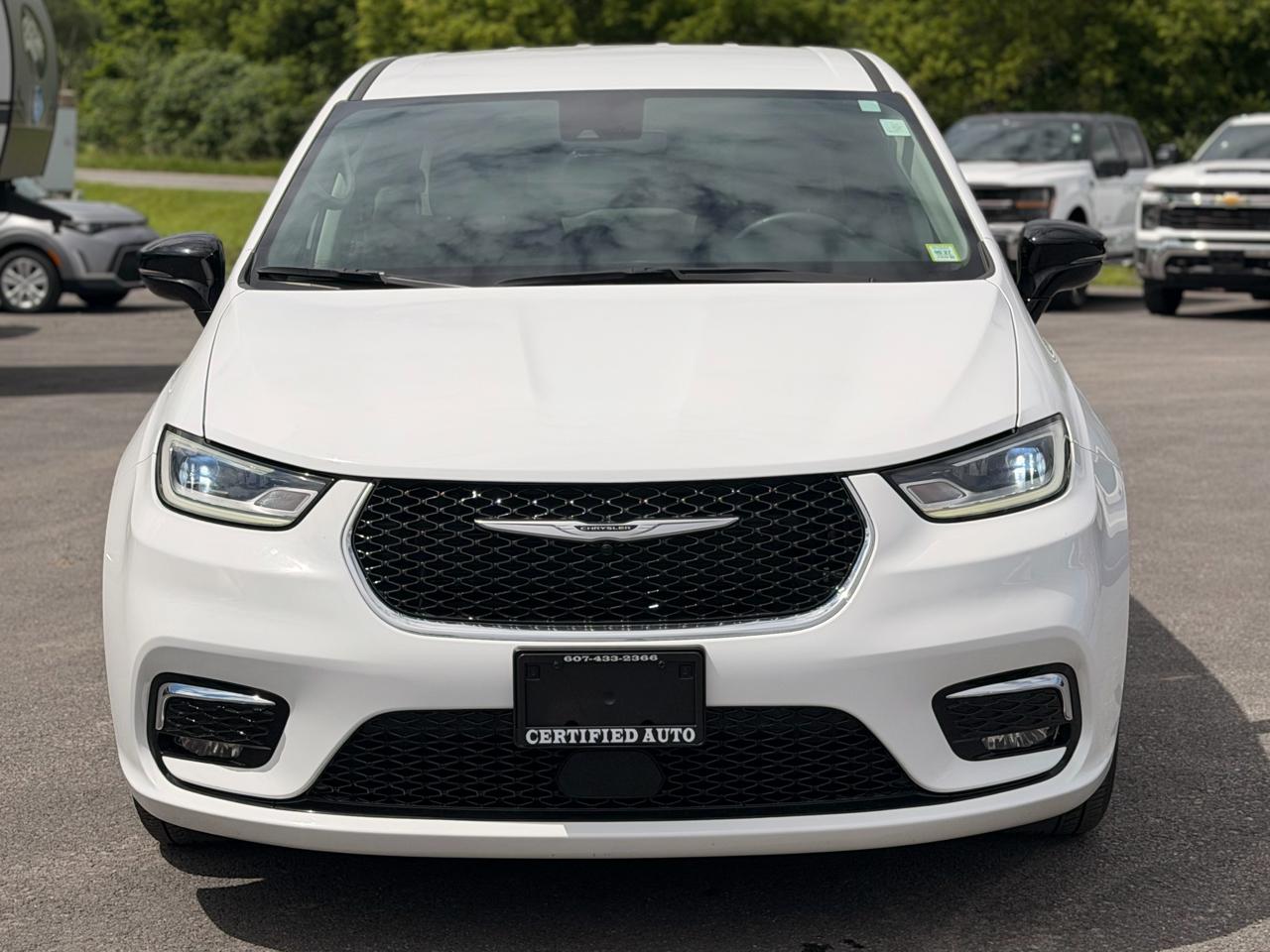 Chrysler Pacifica Touring L 2024
