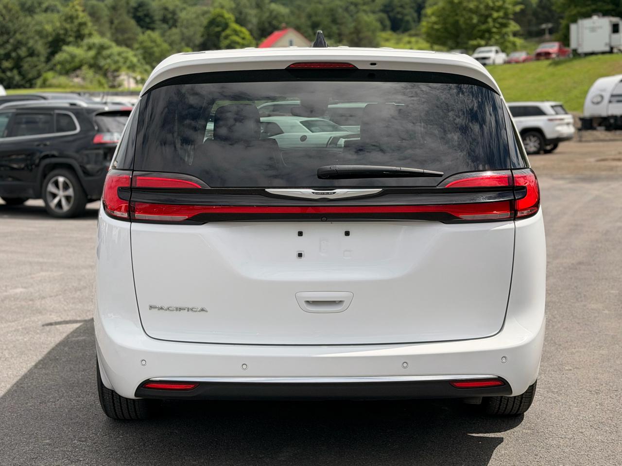 Chrysler Pacifica Touring L 2024