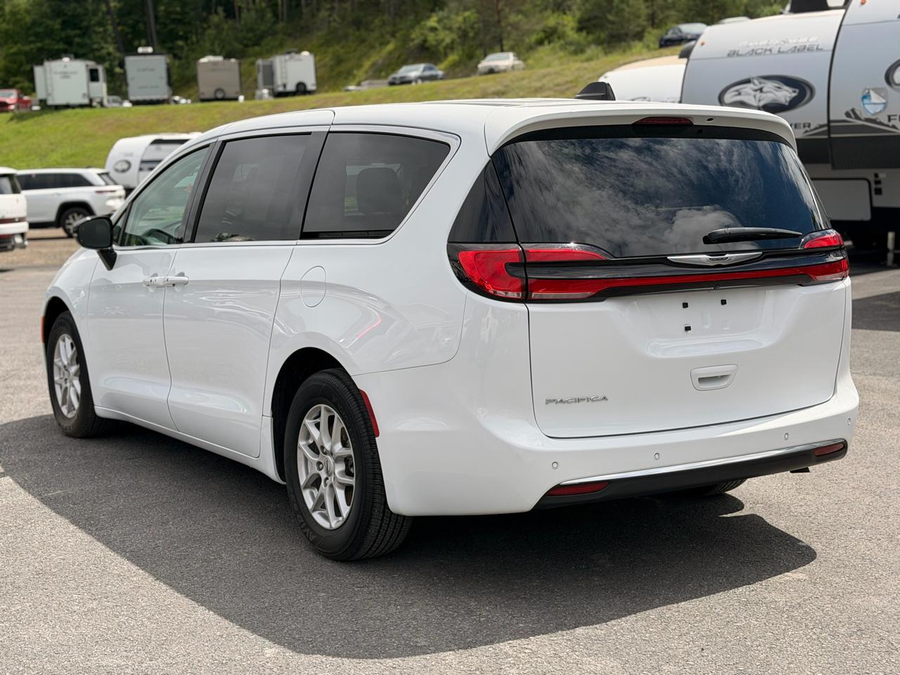 Chrysler Pacifica Touring L 2024