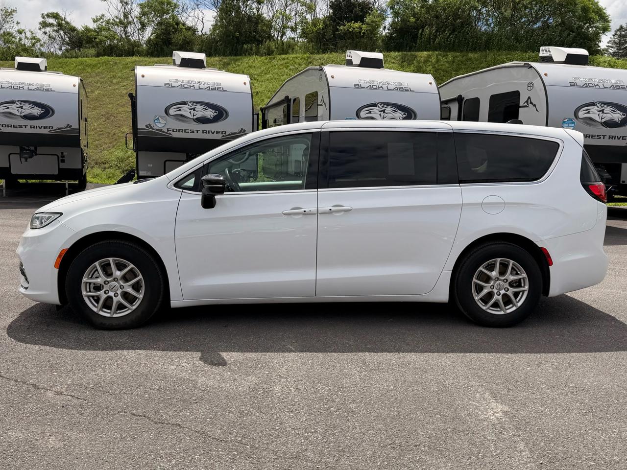 Chrysler Pacifica Touring L 2024