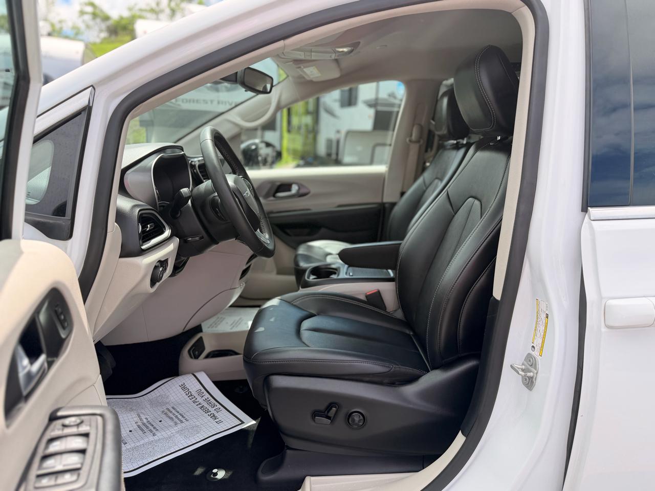 Chrysler Pacifica Touring L 2024