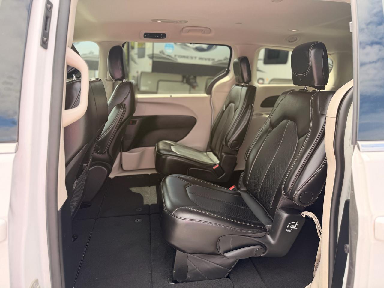 Chrysler Pacifica Touring L 2024