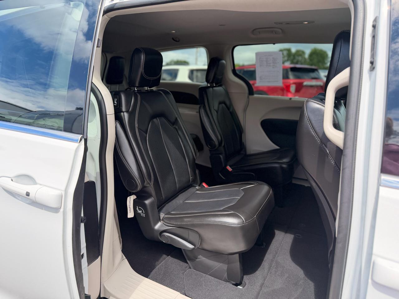 Chrysler Pacifica Touring L 2024