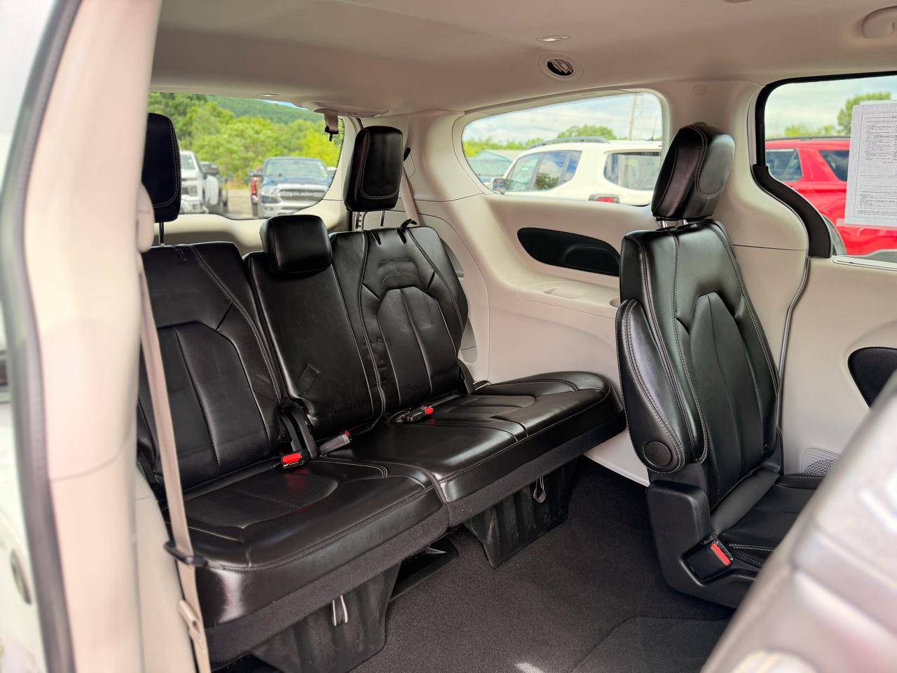 Chrysler Pacifica Touring L 2024