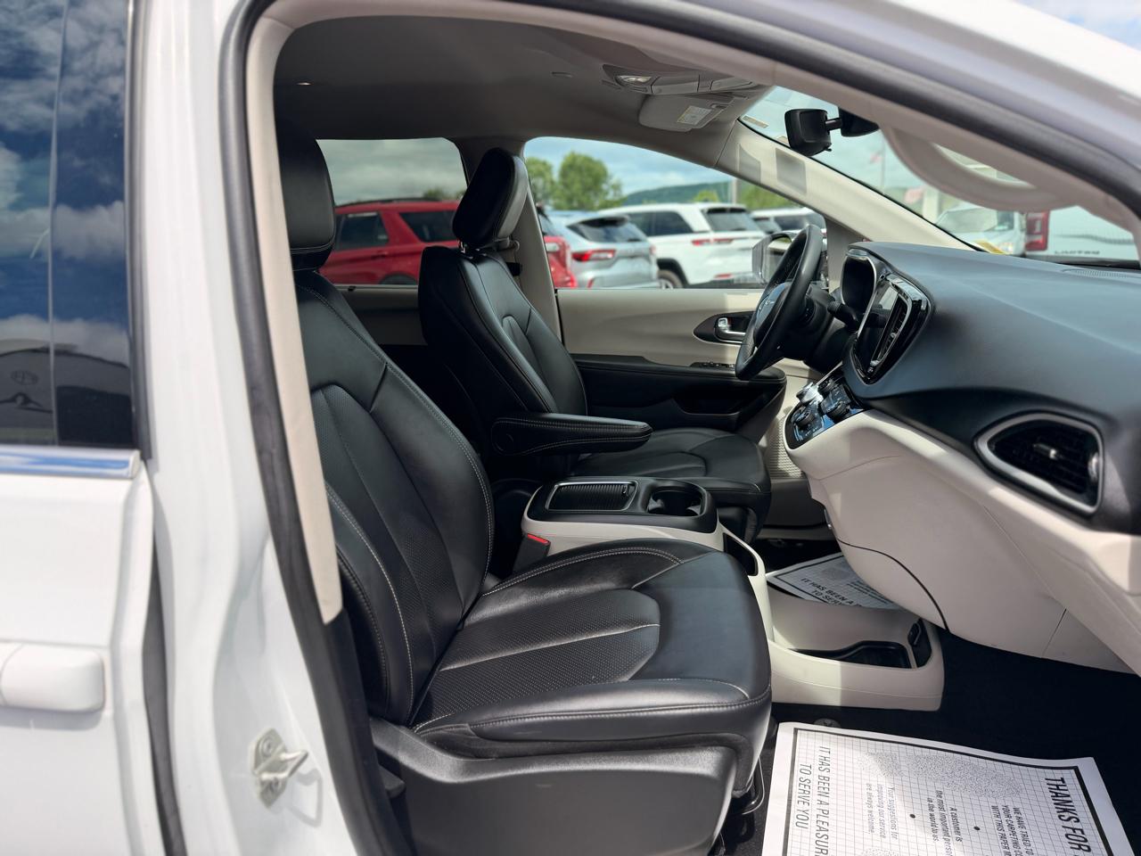 Chrysler Pacifica Touring L 2024