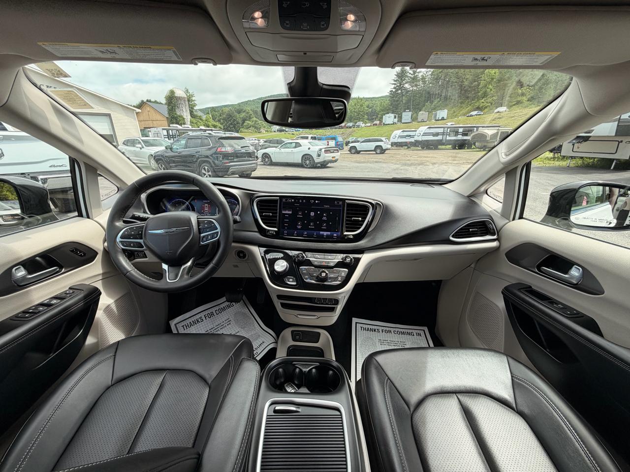 Chrysler Pacifica Touring L 2024