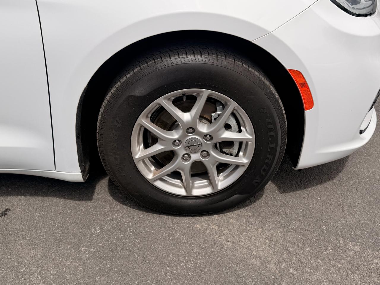 Chrysler Pacifica Touring L 2024