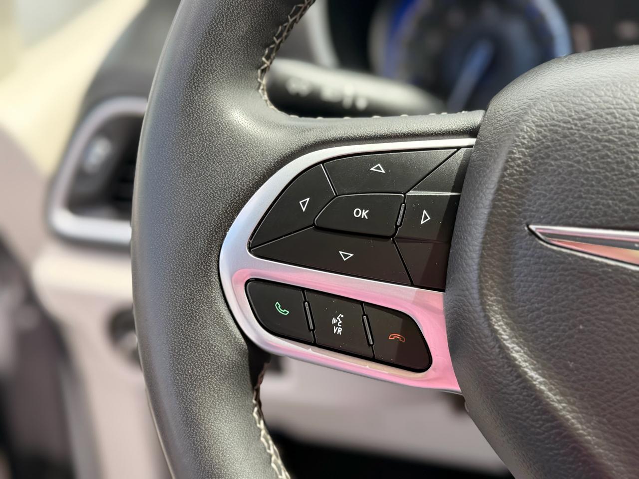 Chrysler Pacifica Touring L 2024
