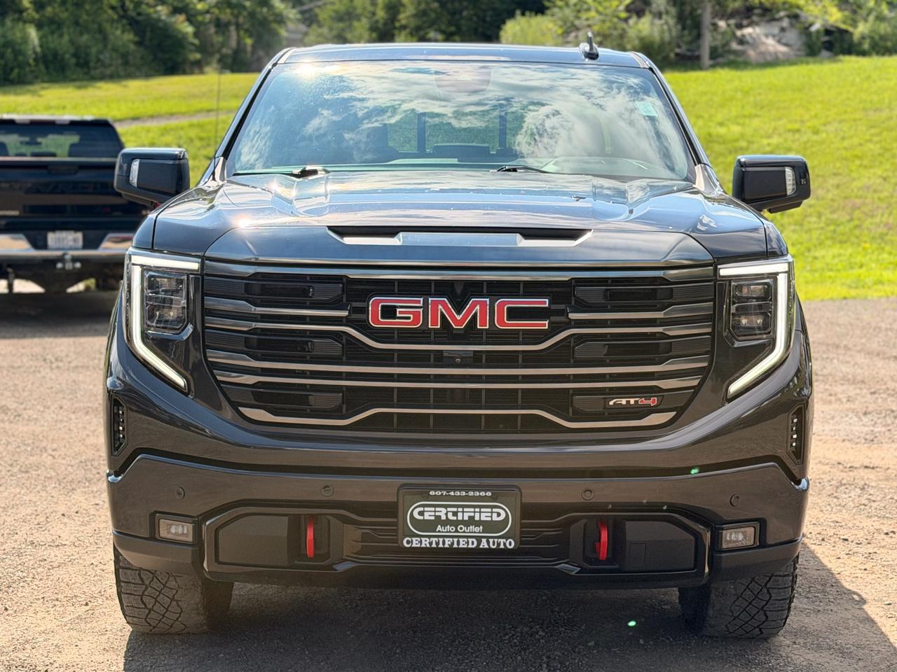 GMC Sierra 1500 AT4 Crew Cab 4WD 2023
