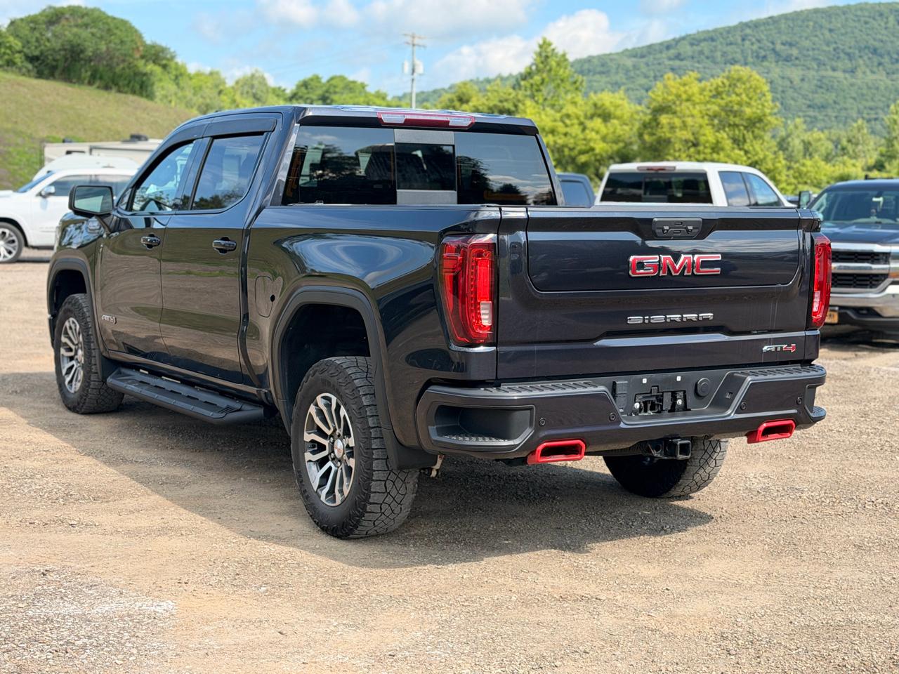 GMC Sierra 1500 AT4 Crew Cab 4WD 2023