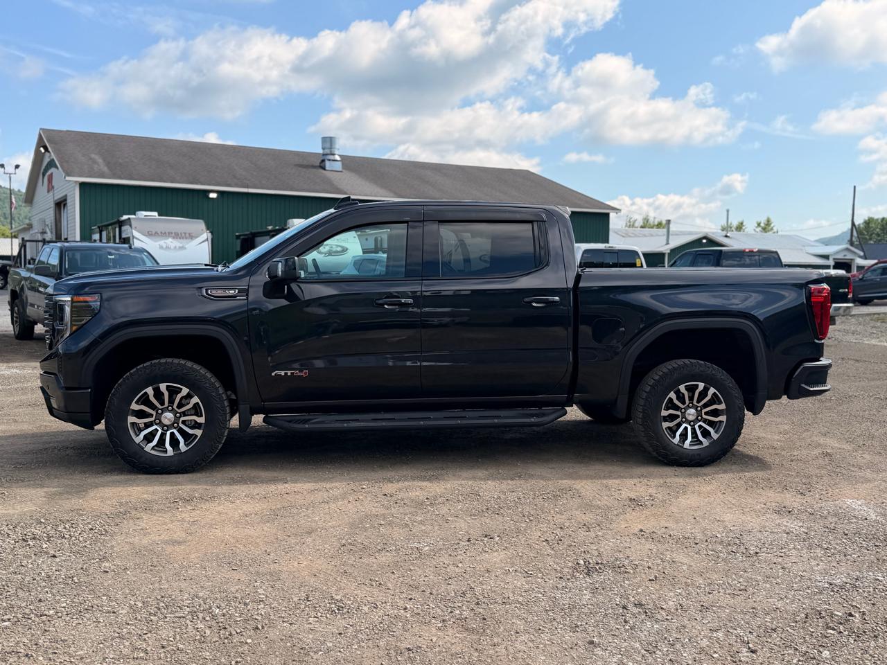 GMC Sierra 1500 AT4 Crew Cab 4WD 2023