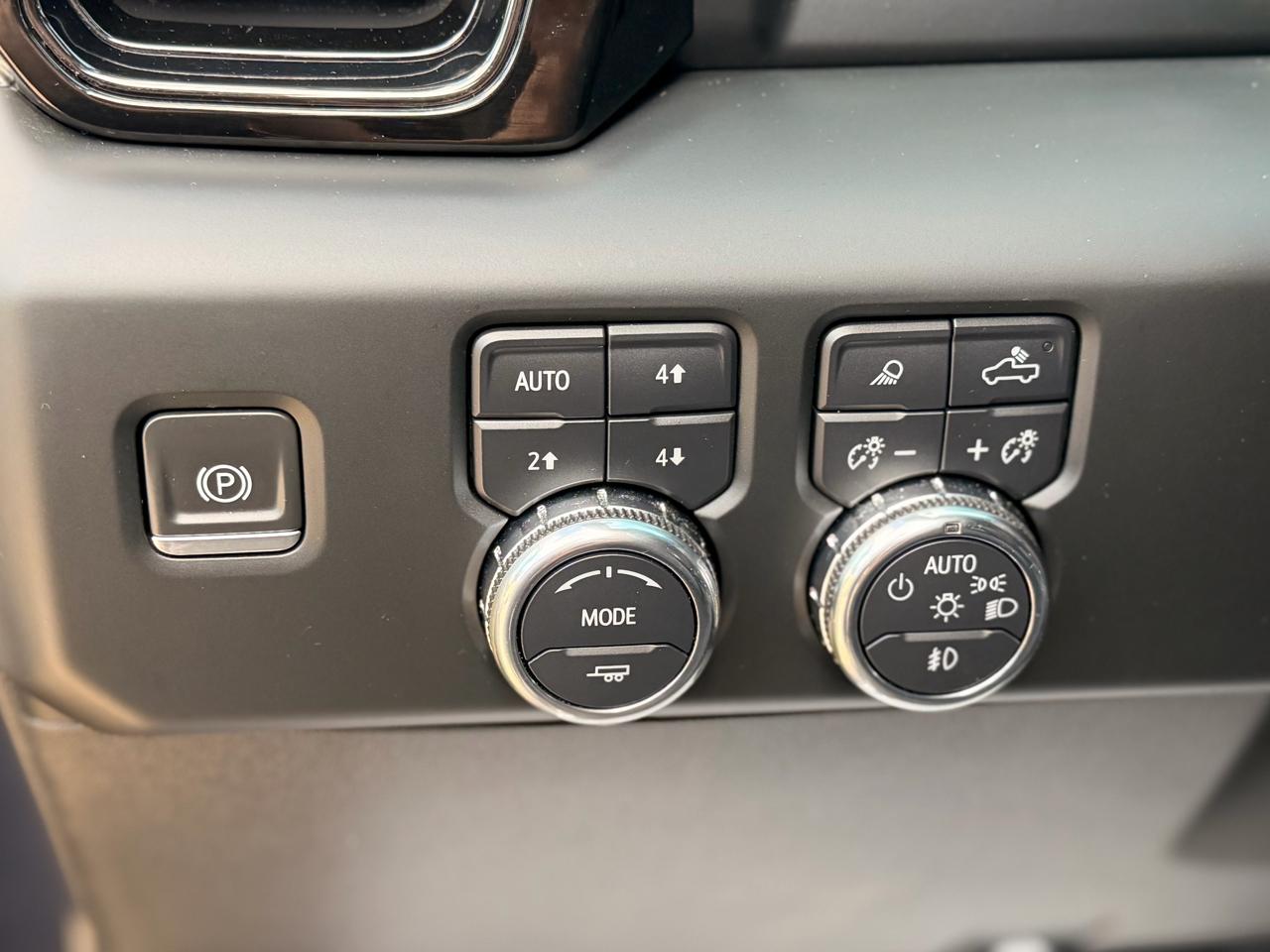 GMC Sierra 1500 AT4 Crew Cab 4WD 2023