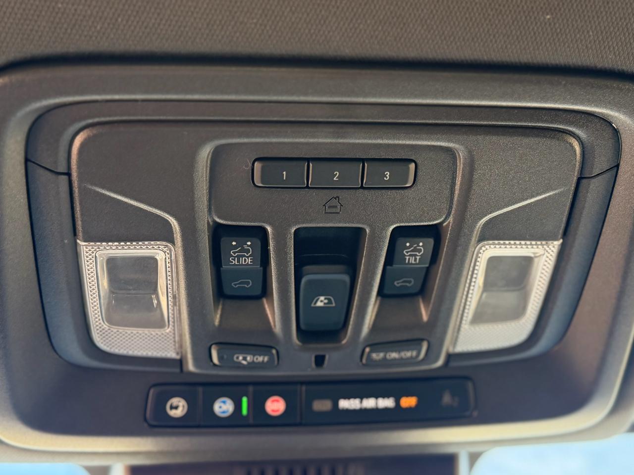 GMC Sierra 1500 AT4 Crew Cab 4WD 2023