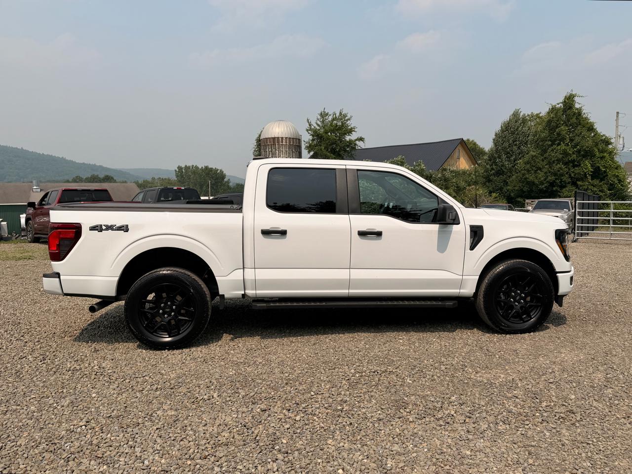 Ford F-150 STX SuperCrew 4WD 2025