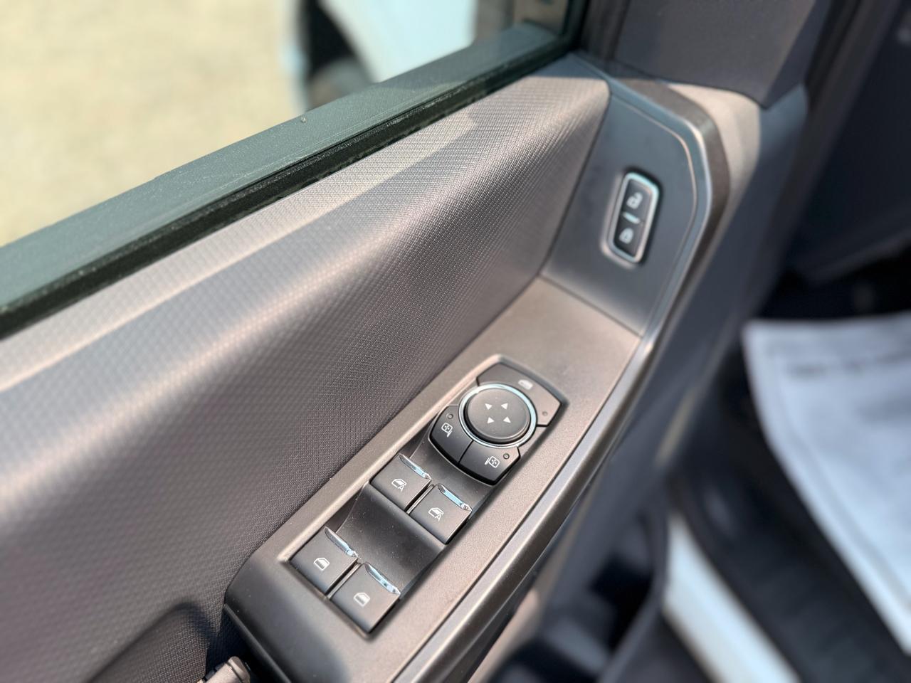 Ford F-150 STX SuperCrew 4WD 2025