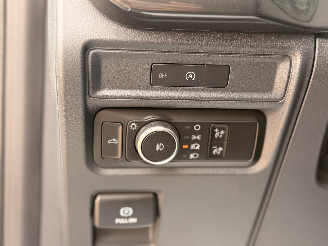 Ford F-150 STX SuperCrew 4WD 2025