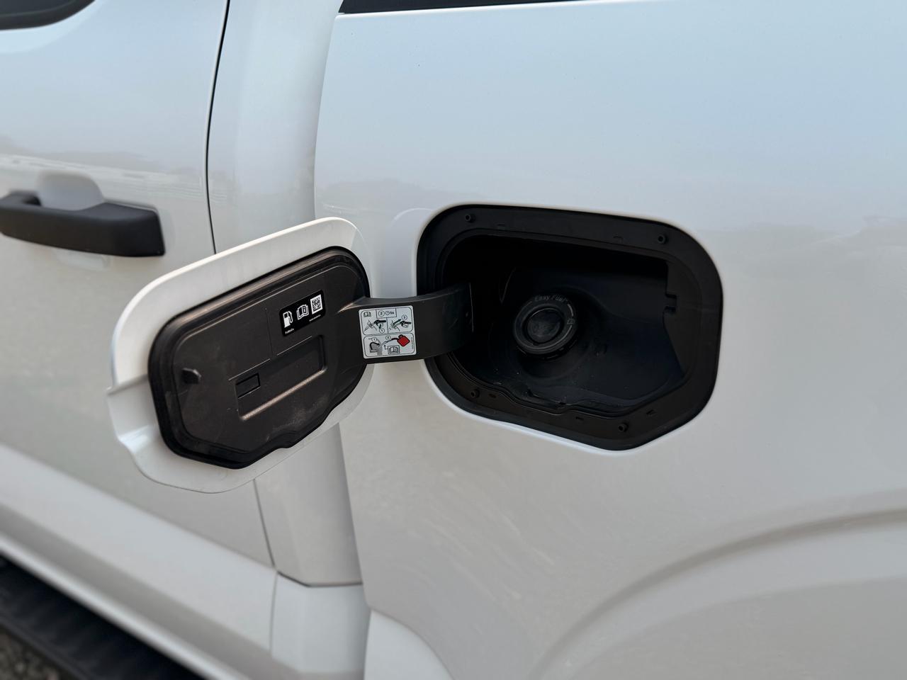 Ford F-150 STX SuperCrew 4WD 2025