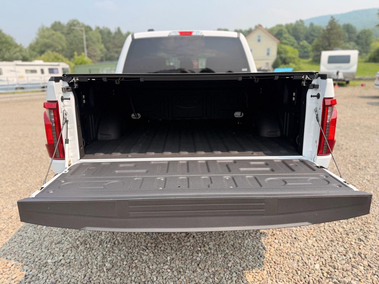 Ford F-150 STX SuperCrew 4WD 2025