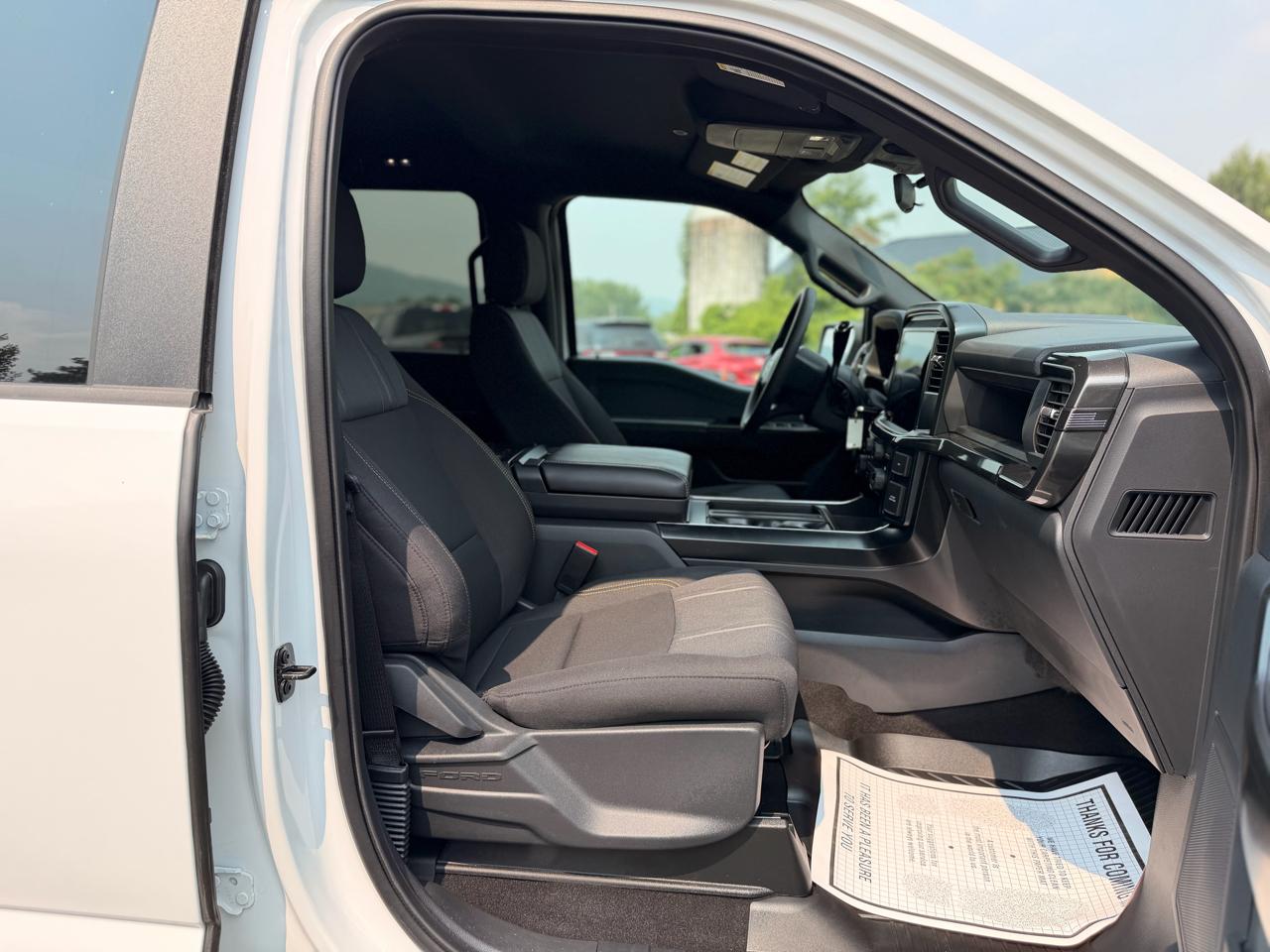 Ford F-150 STX SuperCrew 4WD 2025