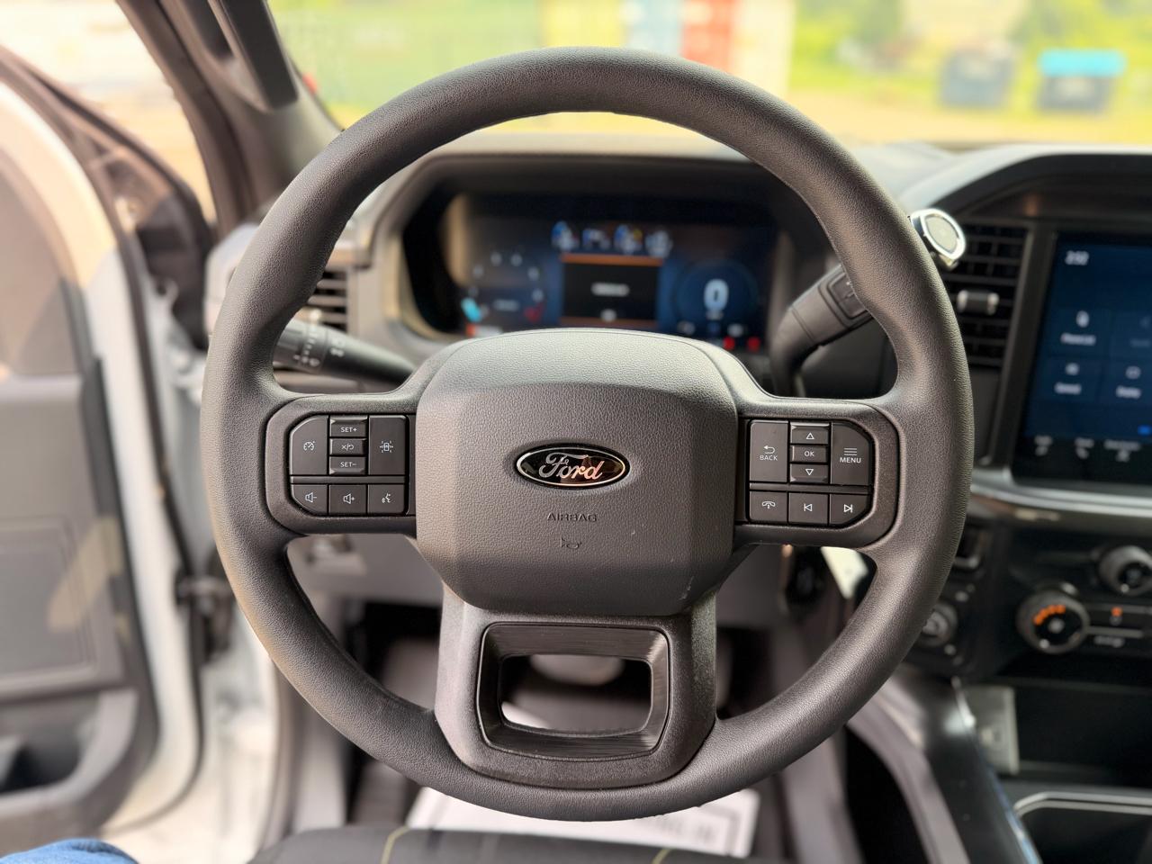 Ford F-150 STX SuperCrew 4WD 2025