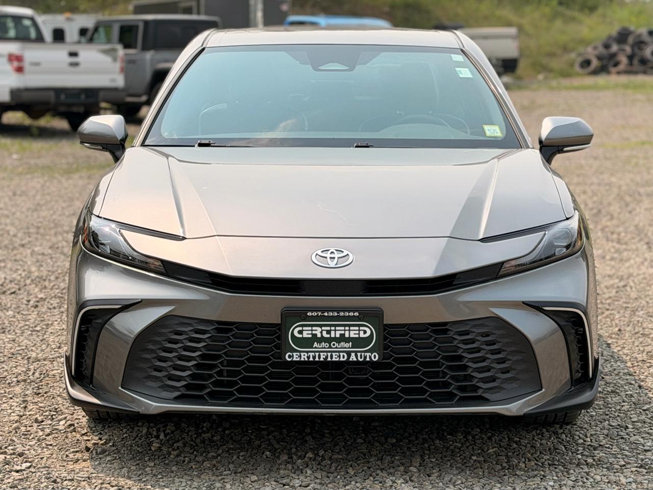Toyota Camry Hybrid SE AWD 2025