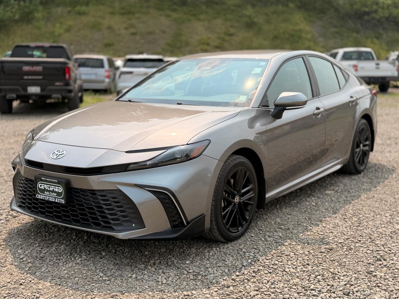 Toyota Camry Hybrid SE AWD 2025