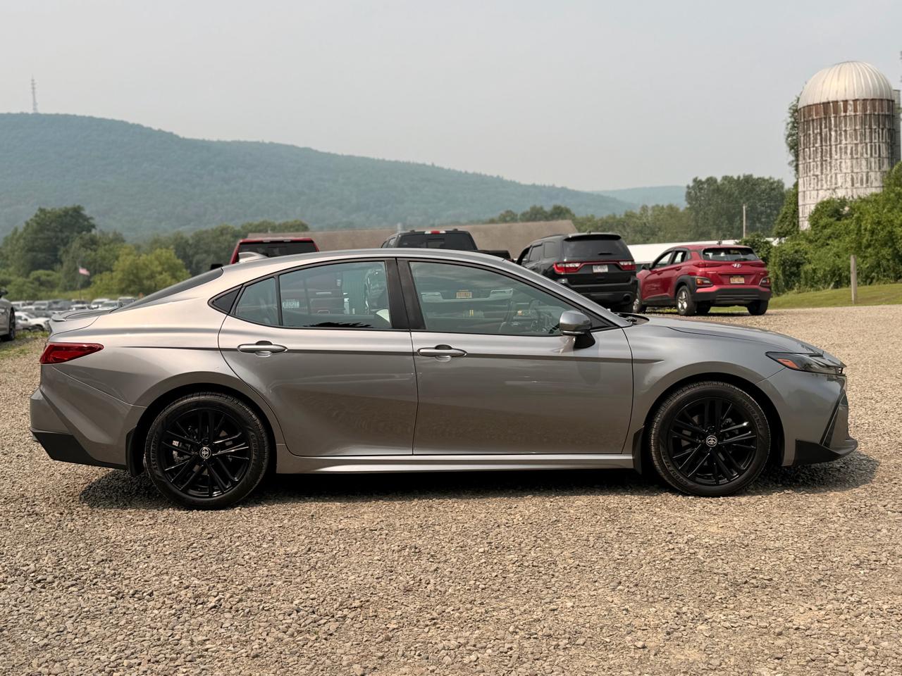 Toyota Camry Hybrid SE AWD 2025