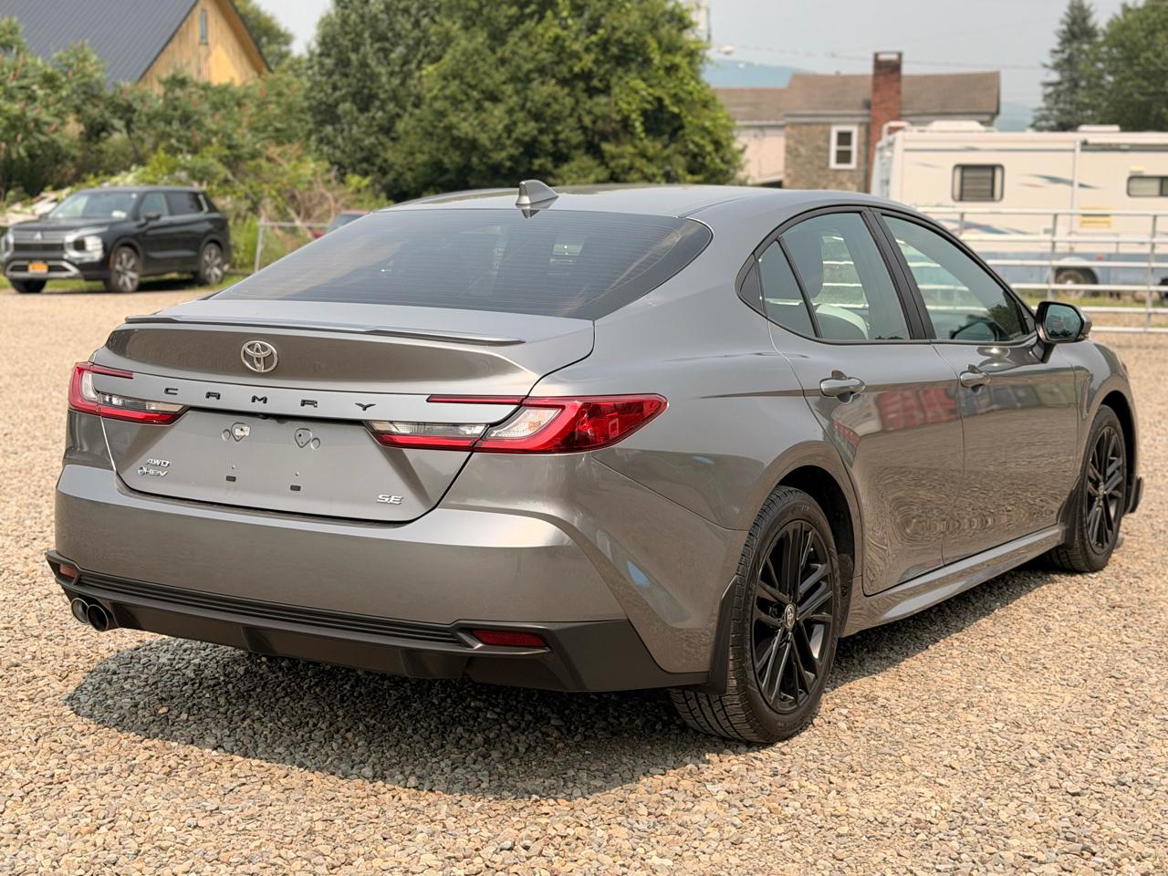 Toyota Camry Hybrid SE AWD 2025