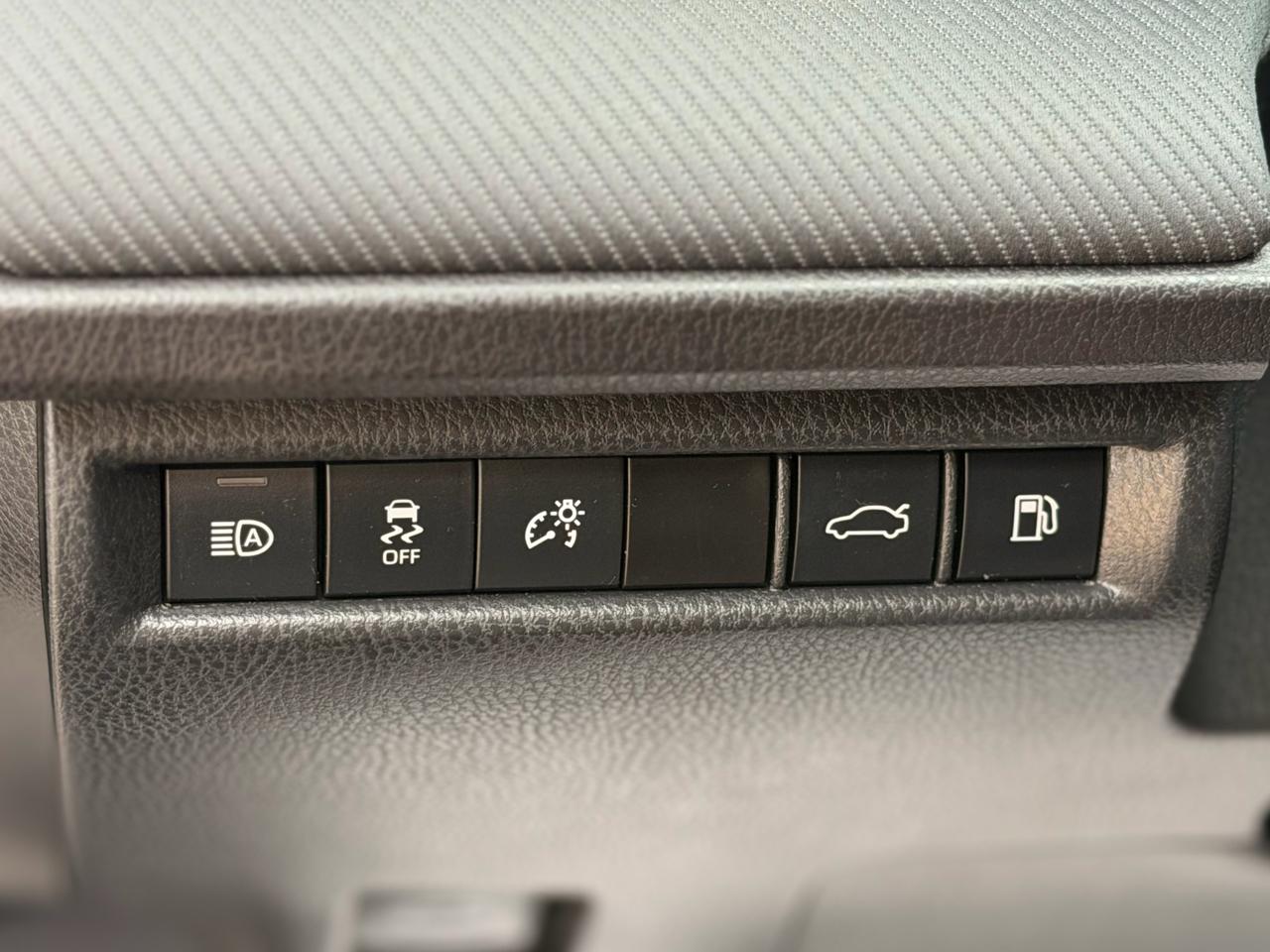 Toyota Camry Hybrid SE AWD 2025
