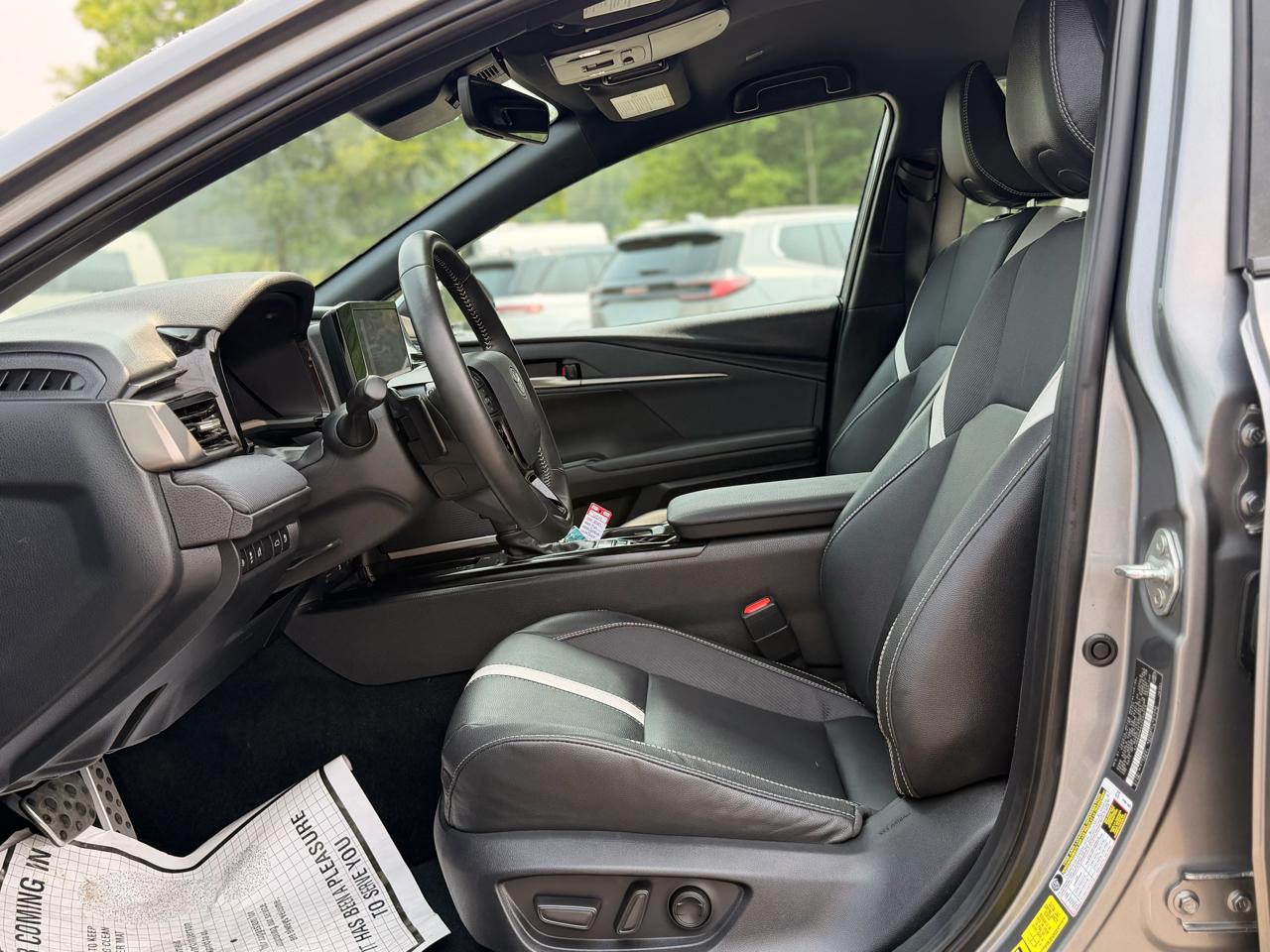 Toyota Camry Hybrid SE AWD 2025