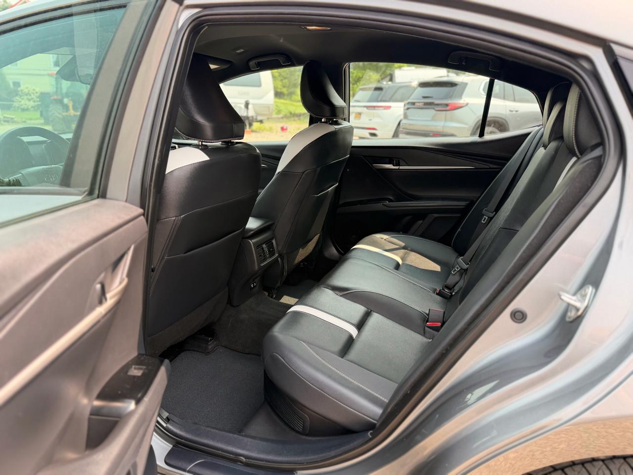 Toyota Camry Hybrid SE AWD 2025