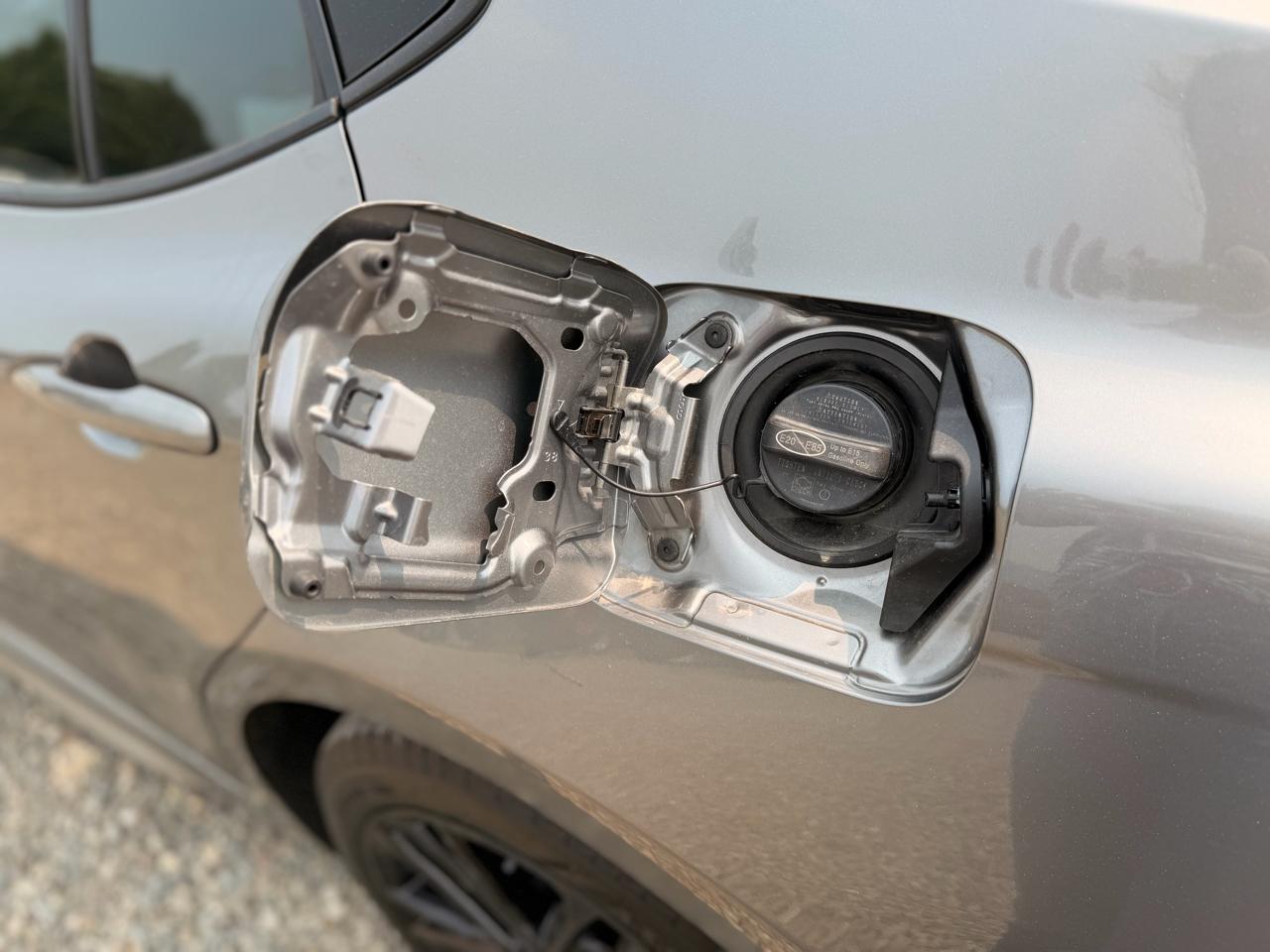Toyota Camry Hybrid SE AWD 2025