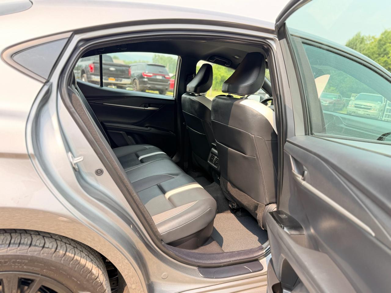 Toyota Camry Hybrid SE AWD 2025