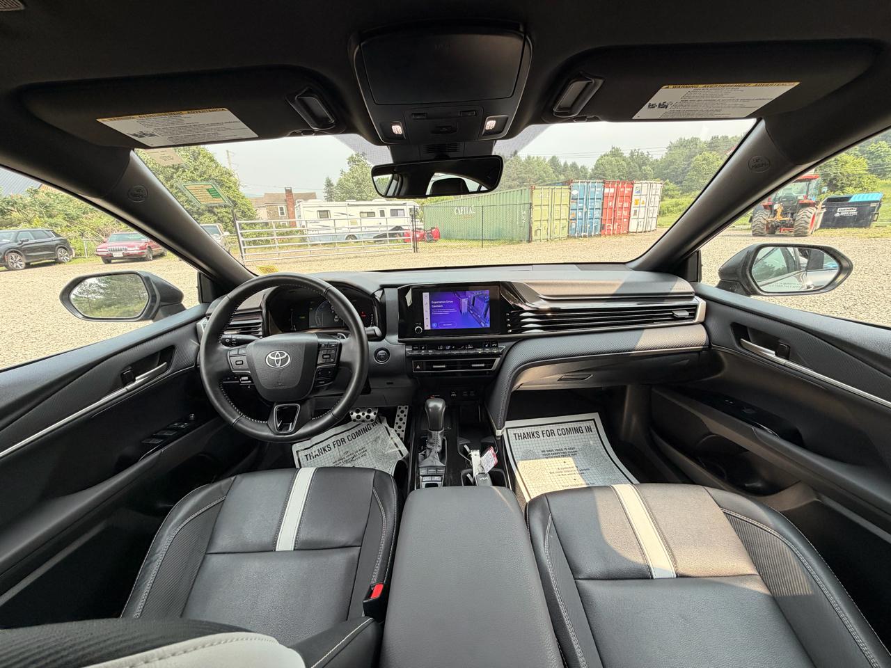 Toyota Camry Hybrid SE AWD 2025