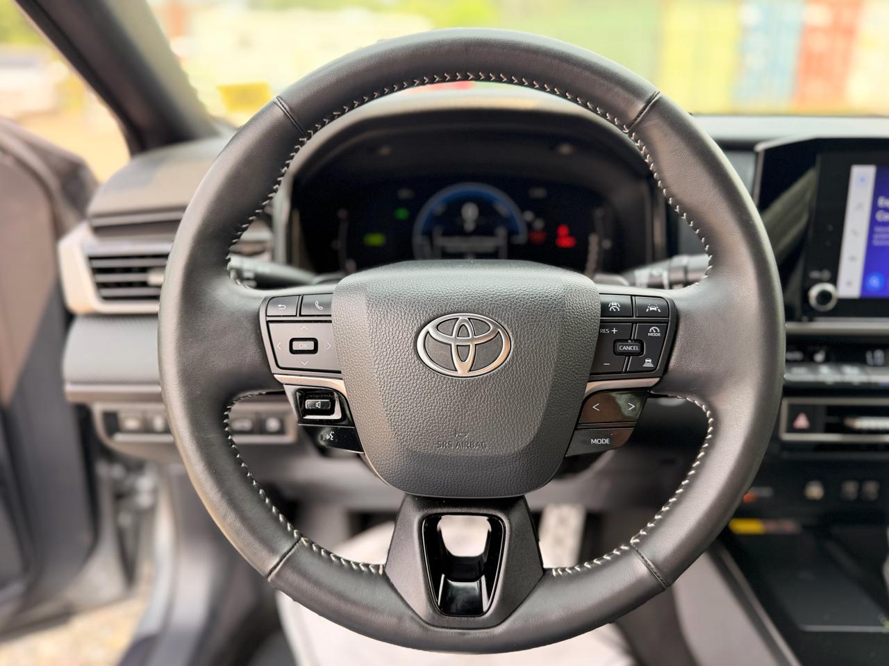 Toyota Camry Hybrid SE AWD 2025