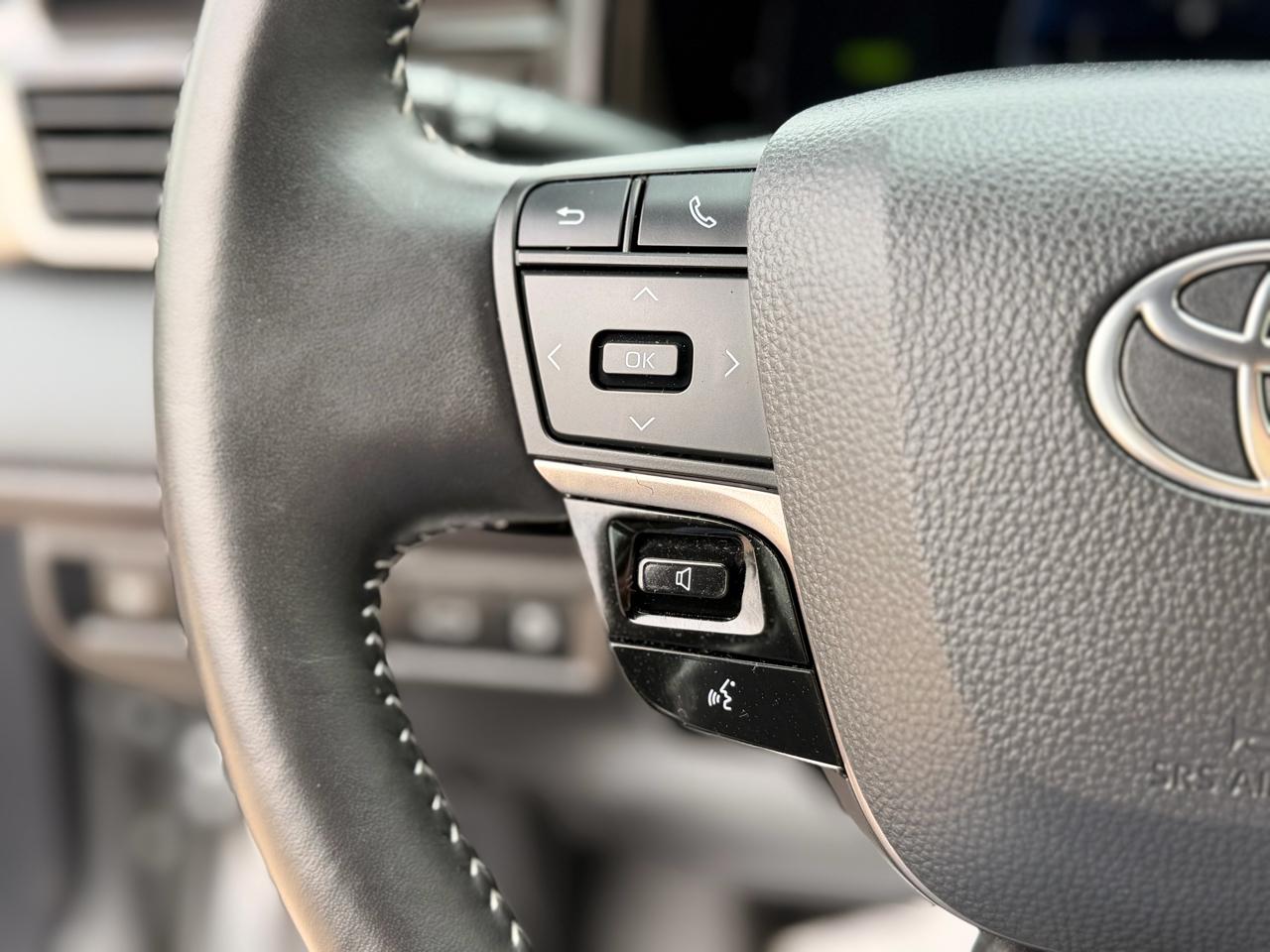 Toyota Camry Hybrid SE AWD 2025