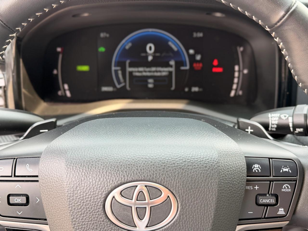 Toyota Camry Hybrid SE AWD 2025