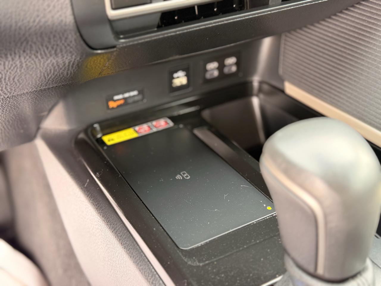 Toyota Camry Hybrid SE AWD 2025