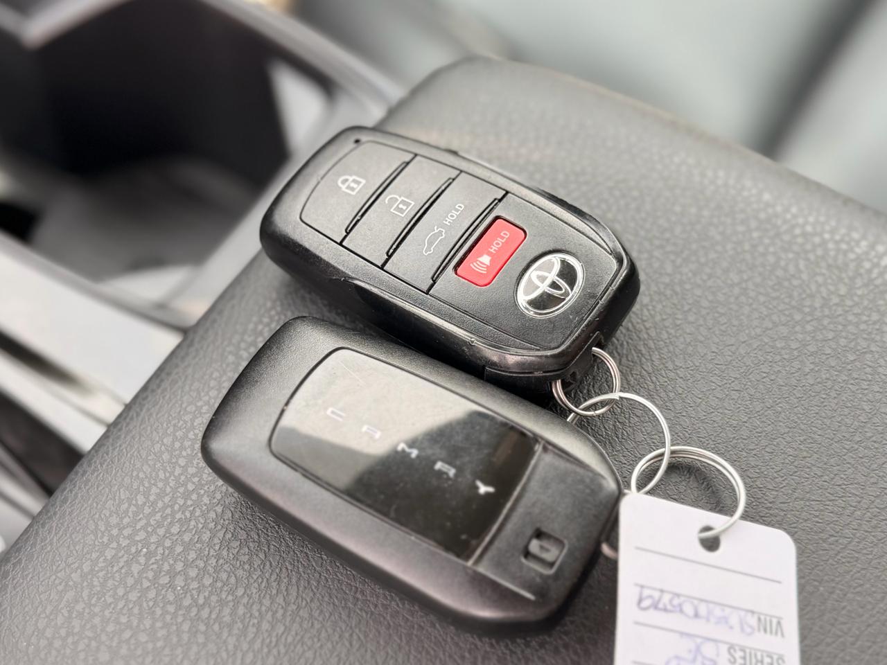 Toyota Camry Hybrid SE AWD 2025