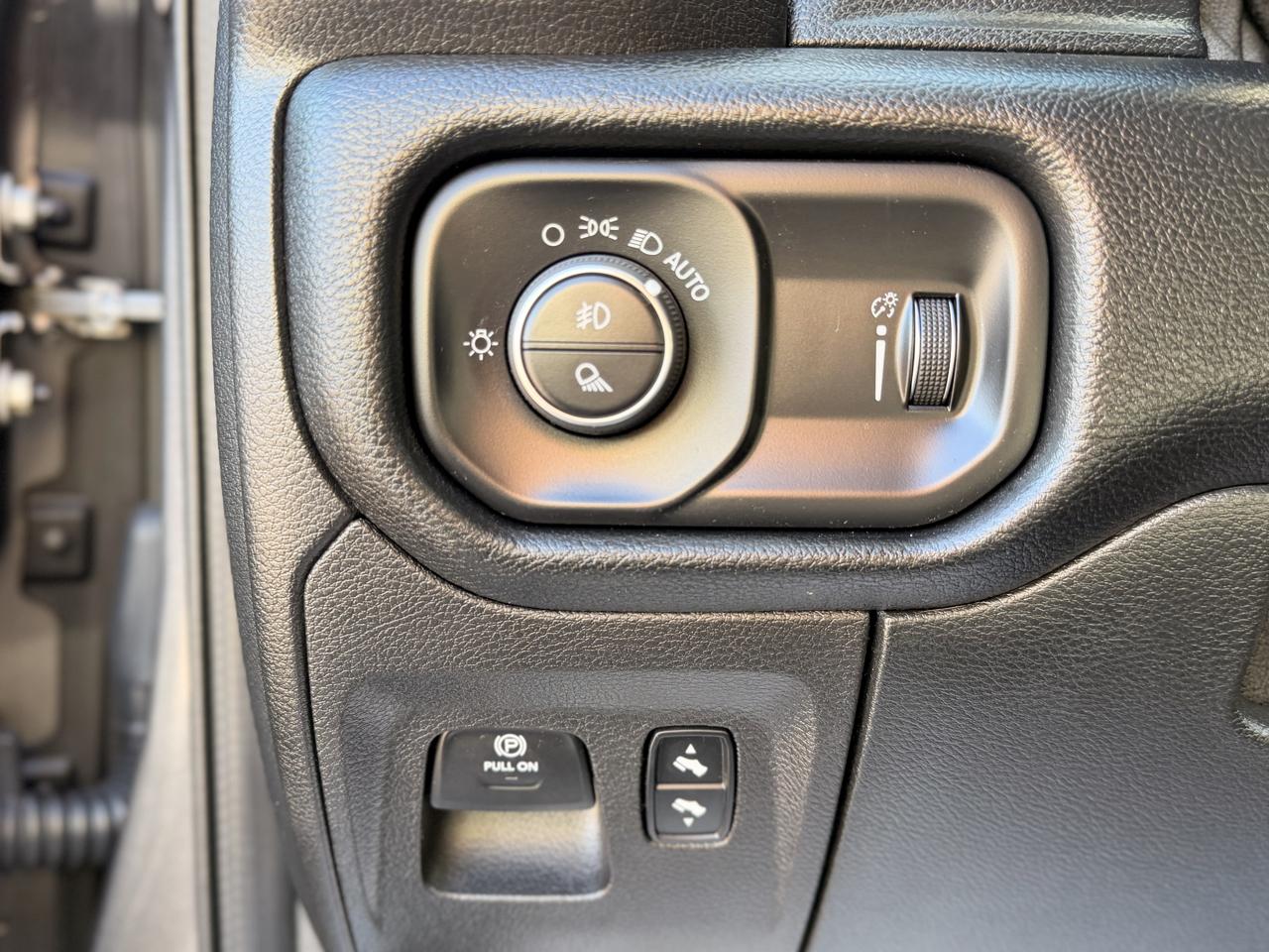 RAM 1500 Big Horn Crew Cab LWB 4WD 2020